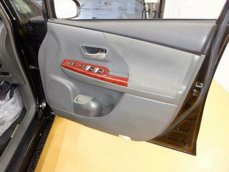 PRIUS ALPHA