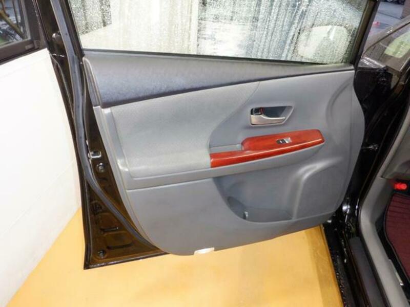 PRIUS ALPHA