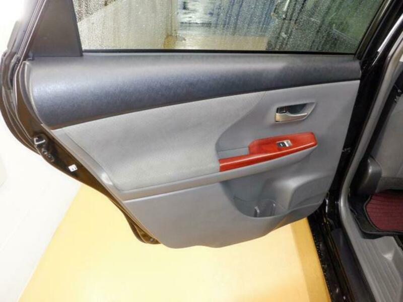 PRIUS ALPHA