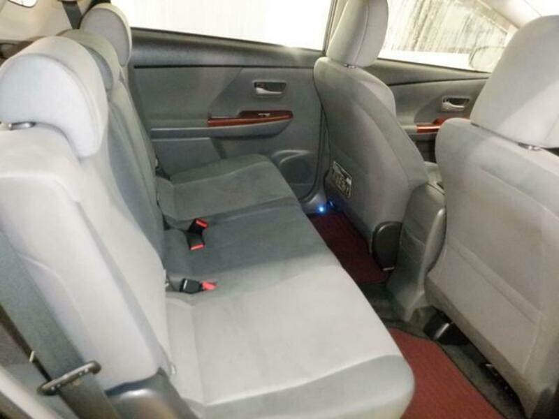 PRIUS ALPHA