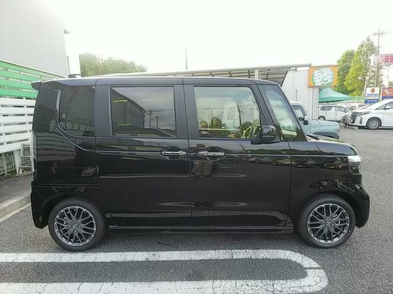N BOX CUSTOM