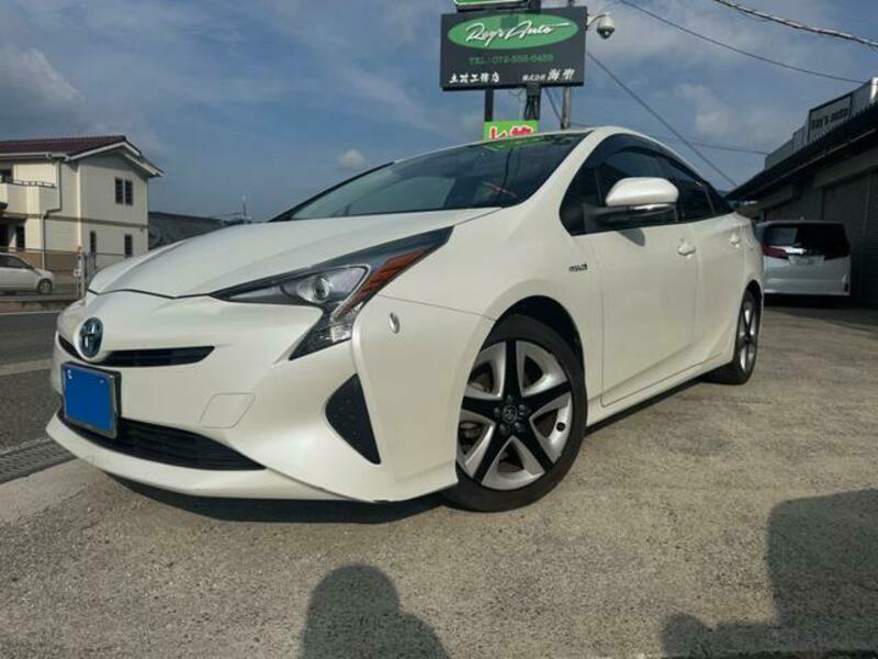 TOYOTA PRIUS