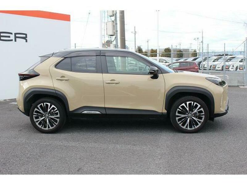 YARIS CROSS