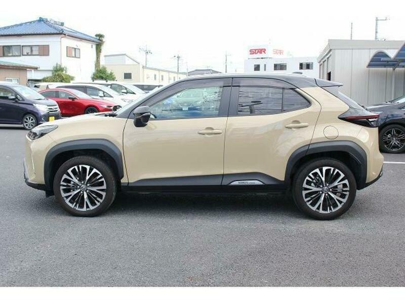 YARIS CROSS