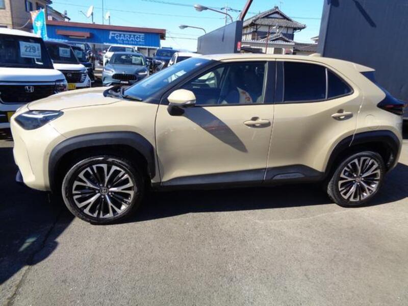 YARIS CROSS