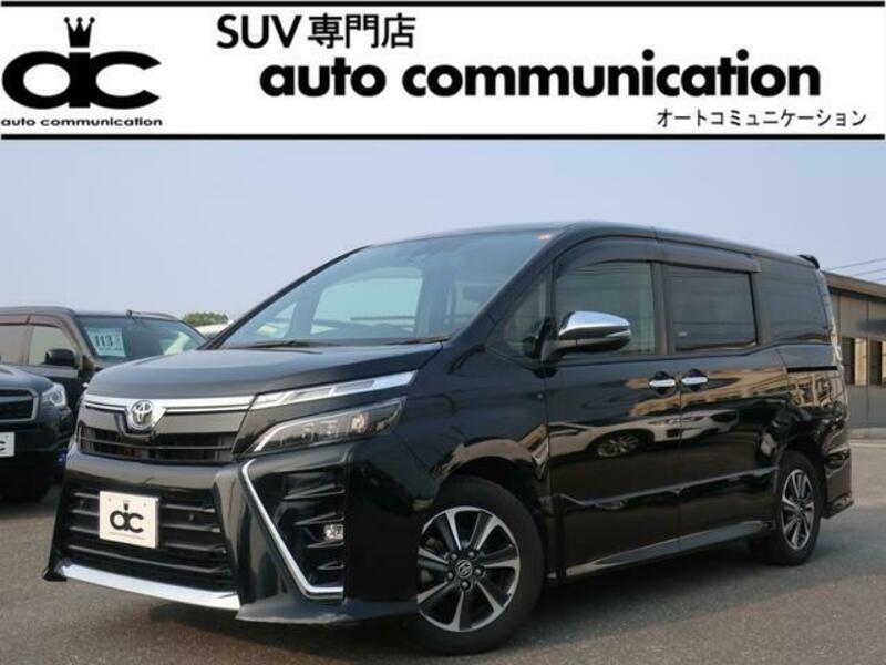 TOYOTA VOXY