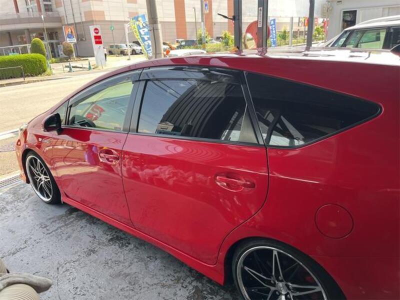 PRIUS ALPHA