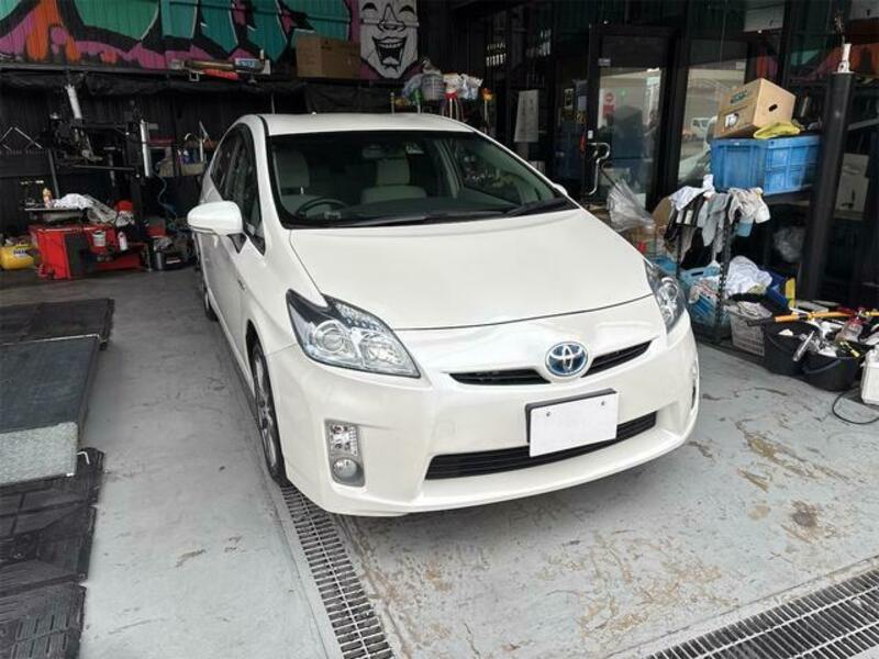 TOYOTA PRIUS