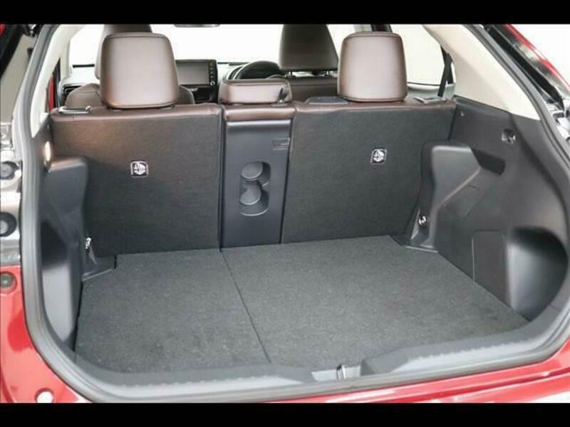 YARIS CROSS