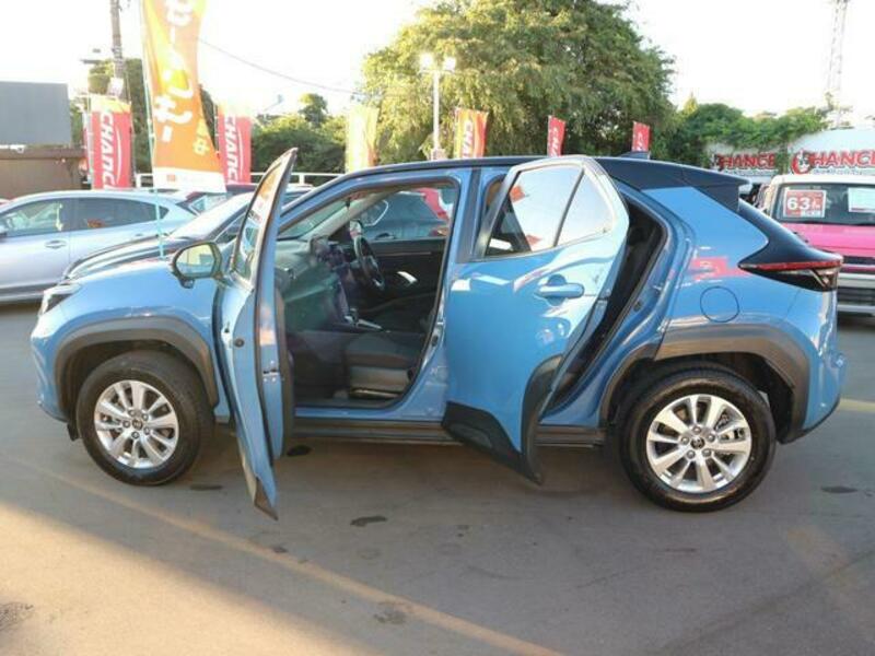 YARIS CROSS