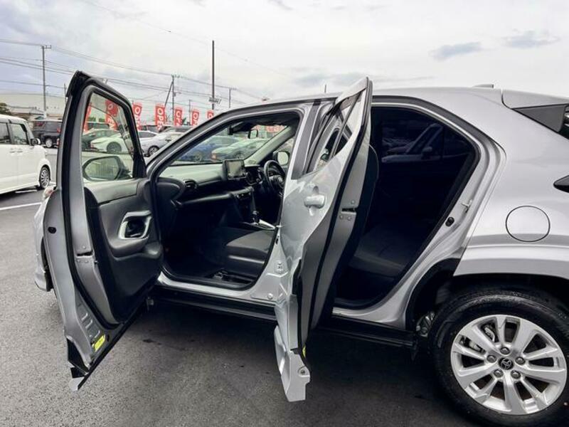 YARIS CROSS