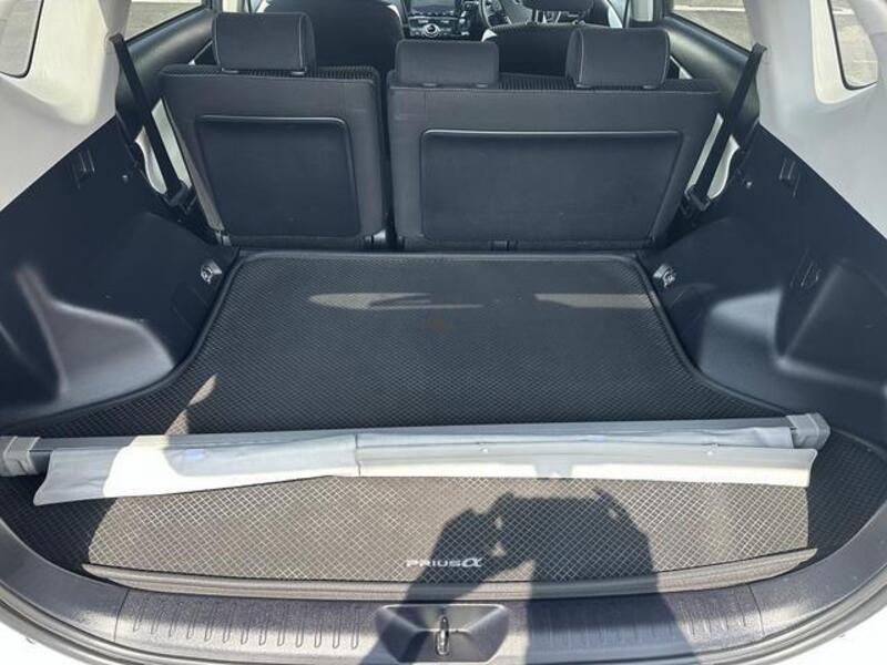 PRIUS ALPHA