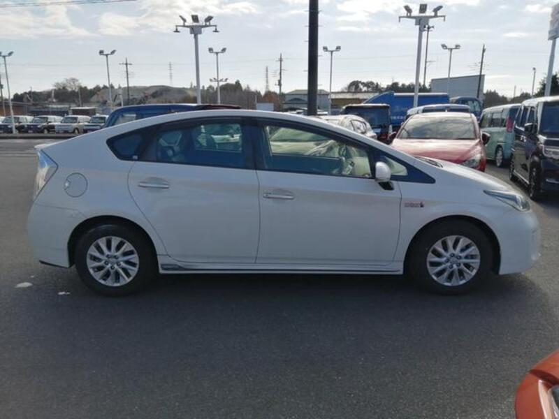 PRIUS PHV