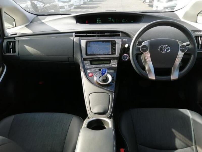 PRIUS PHV