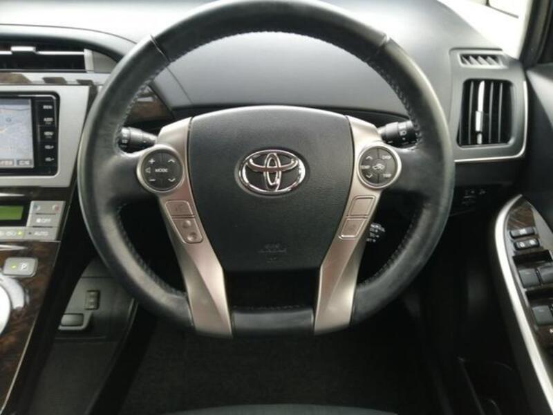 PRIUS PHV