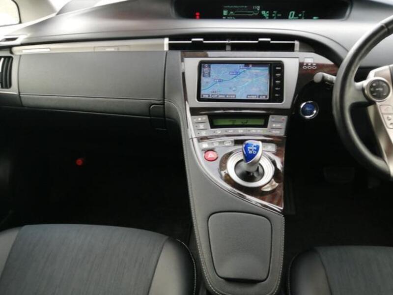 PRIUS PHV