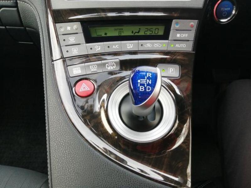 PRIUS PHV
