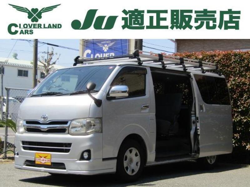 TOYOTA HIACE VAN