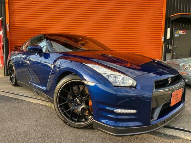 NISSAN GT-R
