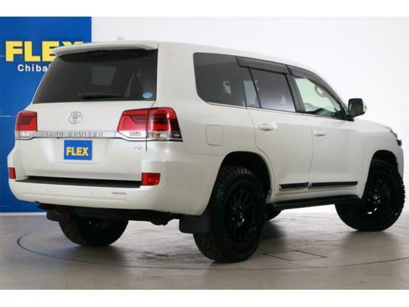 LAND CRUISER