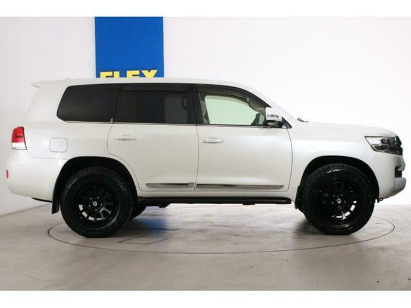 LAND CRUISER
