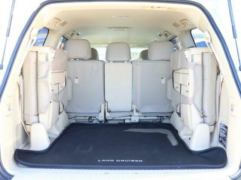 LAND CRUISER