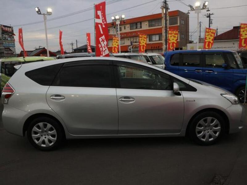 PRIUS ALPHA
