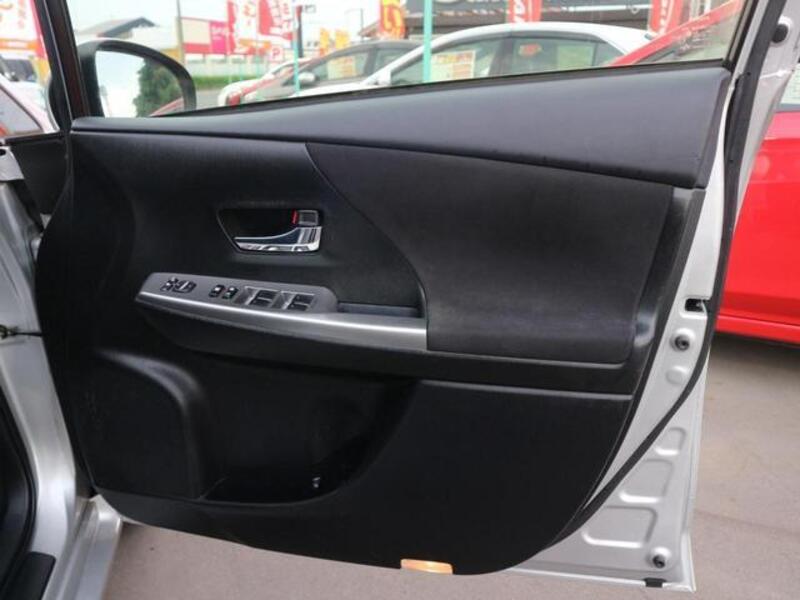 PRIUS ALPHA