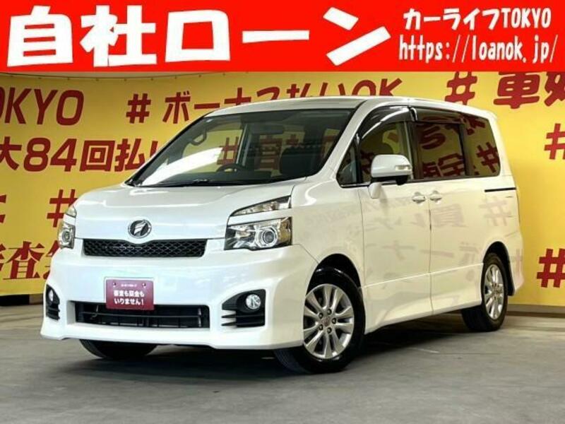 TOYOTA VOXY