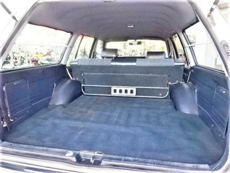 CROWN VAN