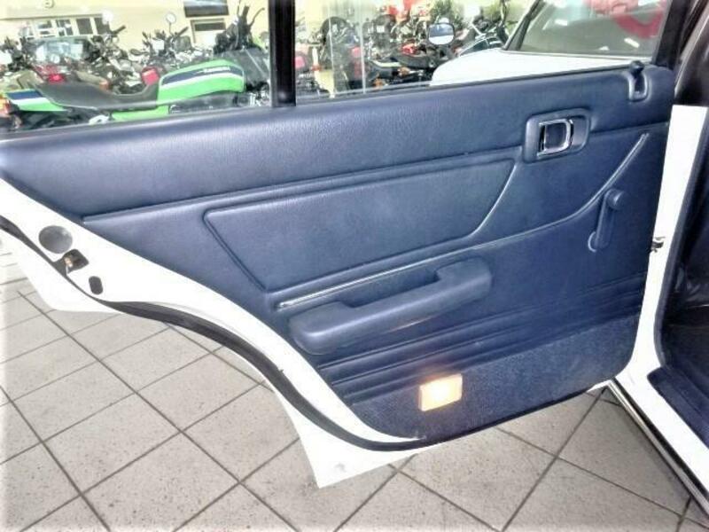 CROWN VAN