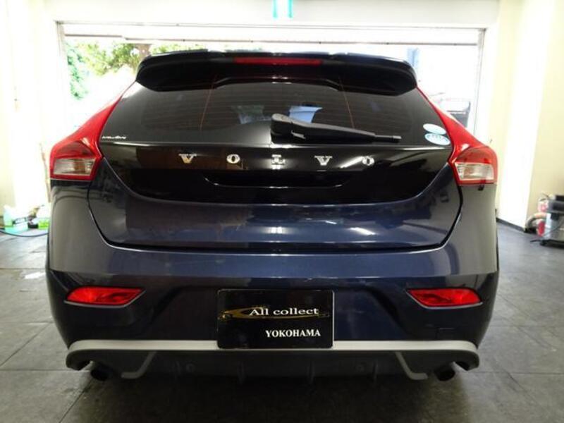 V40
