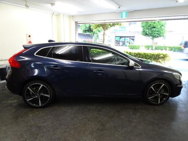 V40