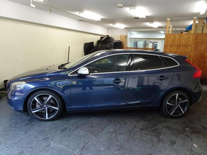 V40