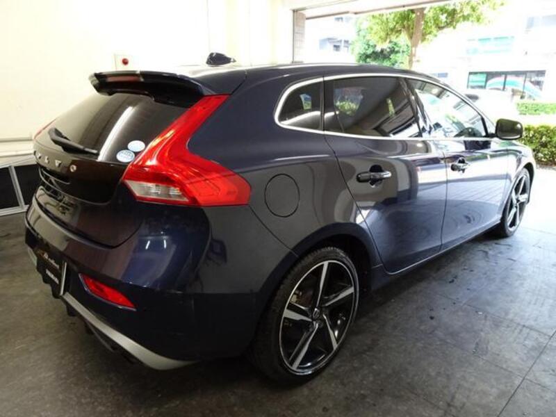 V40
