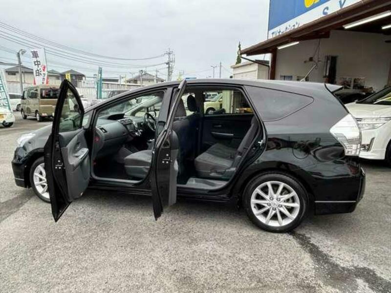 PRIUS ALPHA