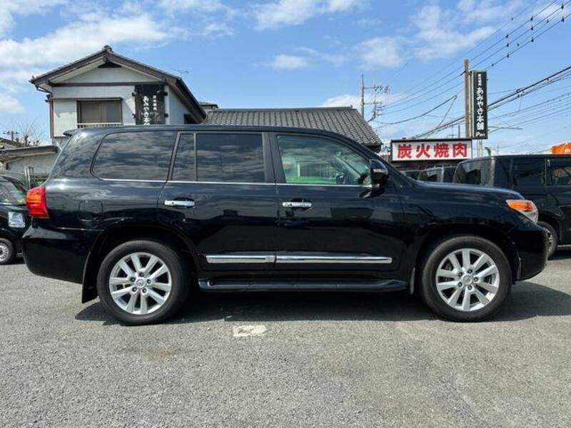 LAND CRUISER
