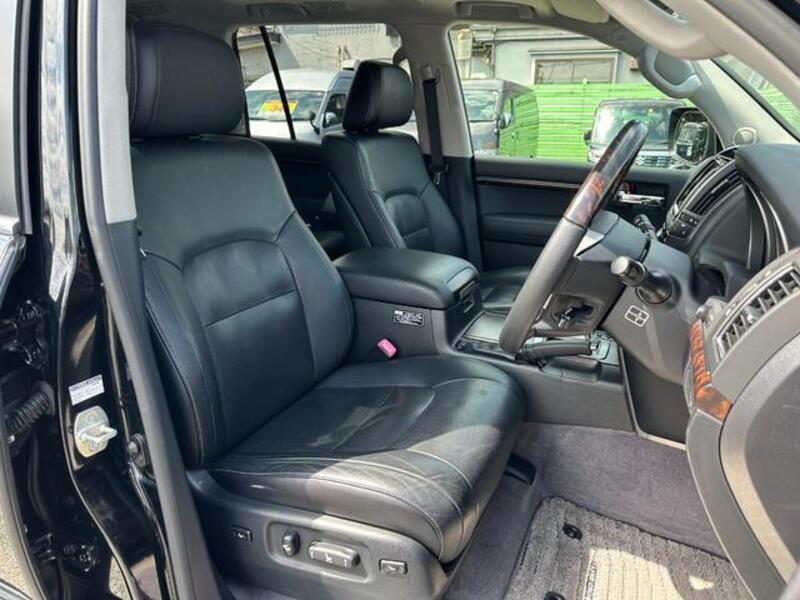LAND CRUISER
