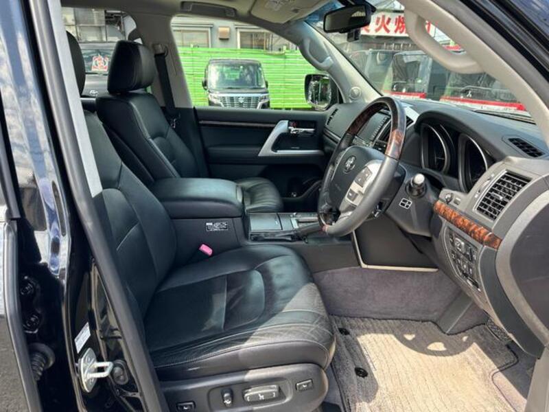 LAND CRUISER