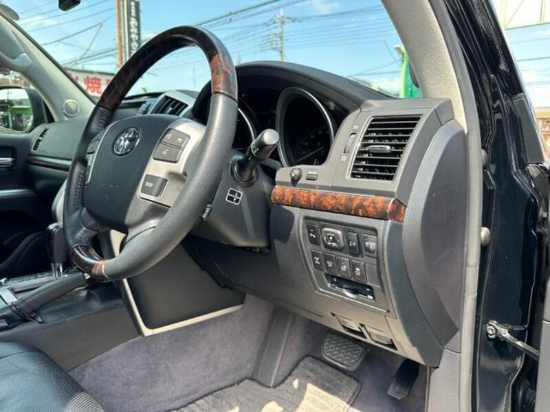 LAND CRUISER