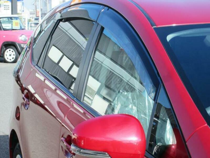 PRIUS ALPHA