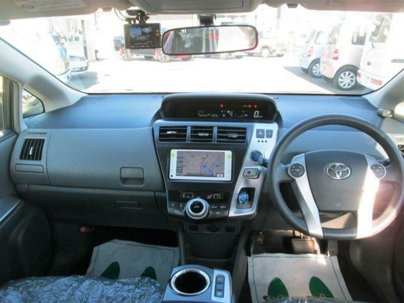 PRIUS ALPHA