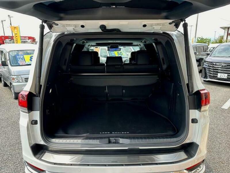 LAND CRUISER