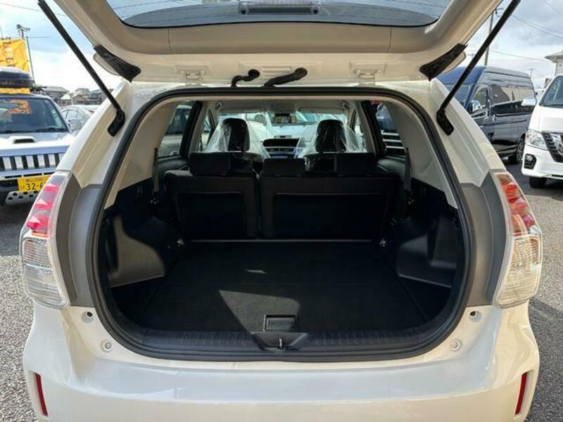 PRIUS ALPHA