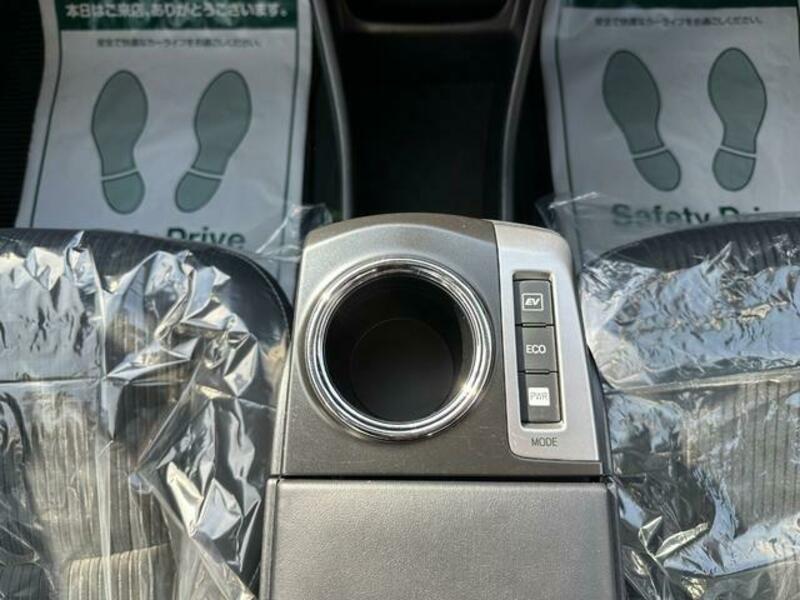 PRIUS ALPHA