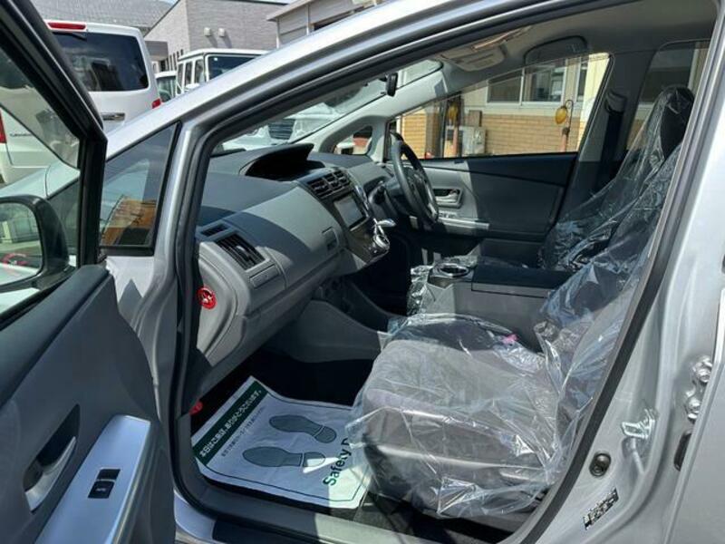 PRIUS ALPHA
