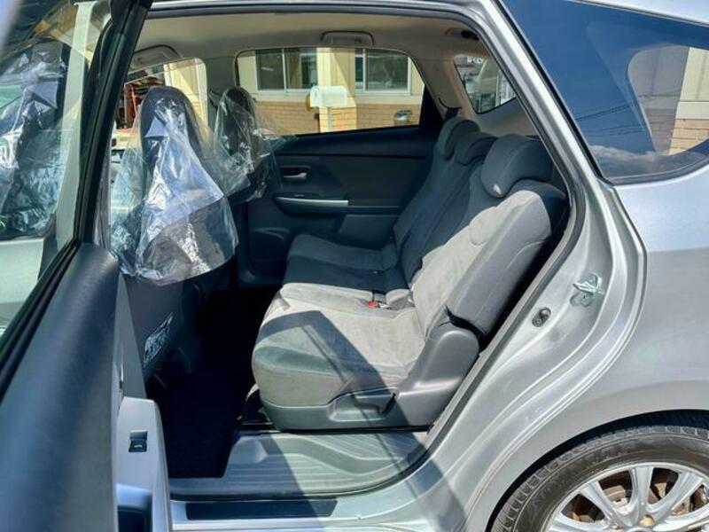 PRIUS ALPHA