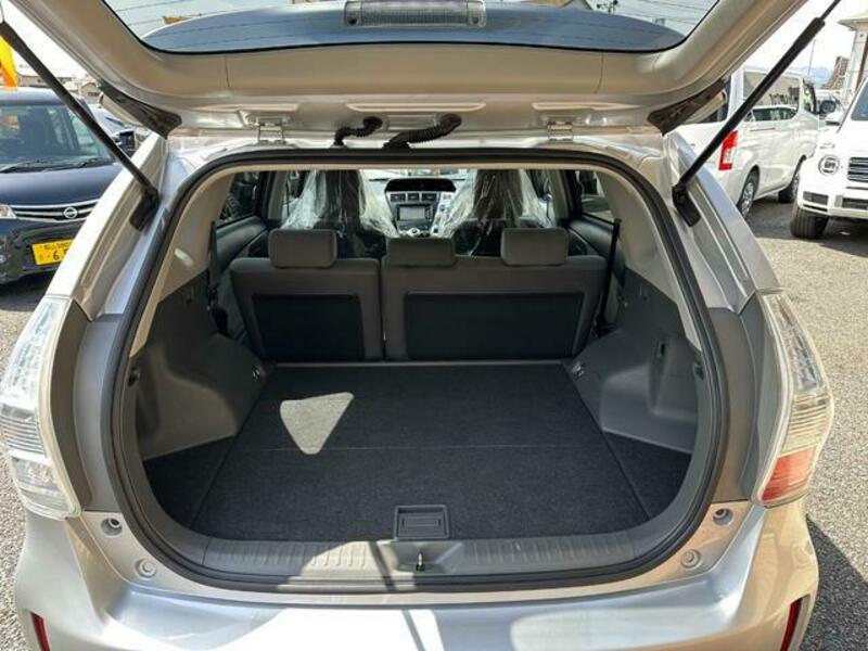 PRIUS ALPHA