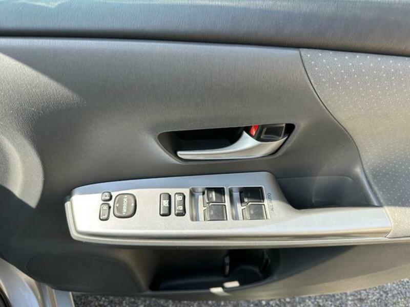 PRIUS ALPHA