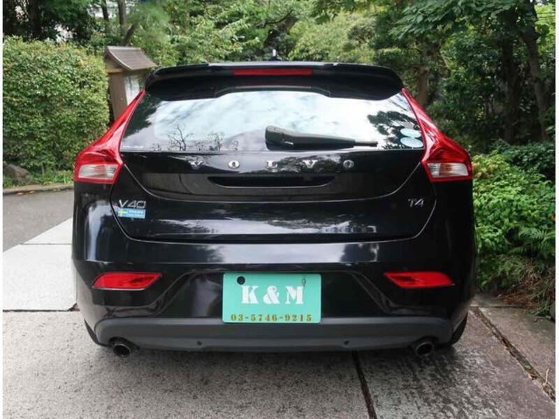 V40